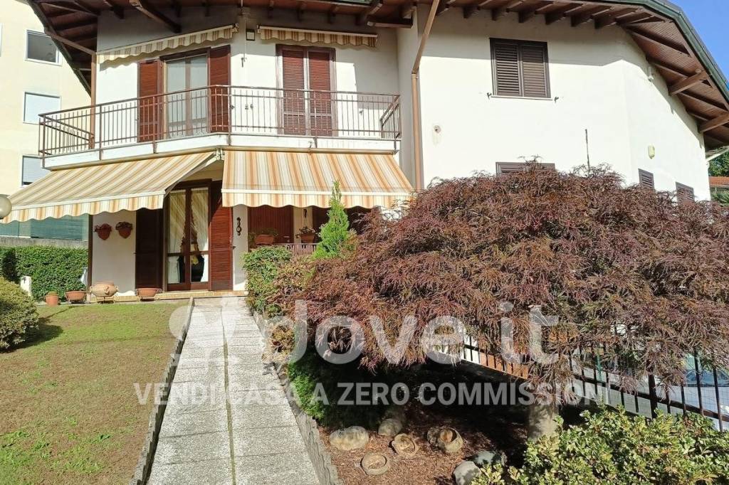 Villa in vendita a Ferno via Michelangelo Buonarroti, 45