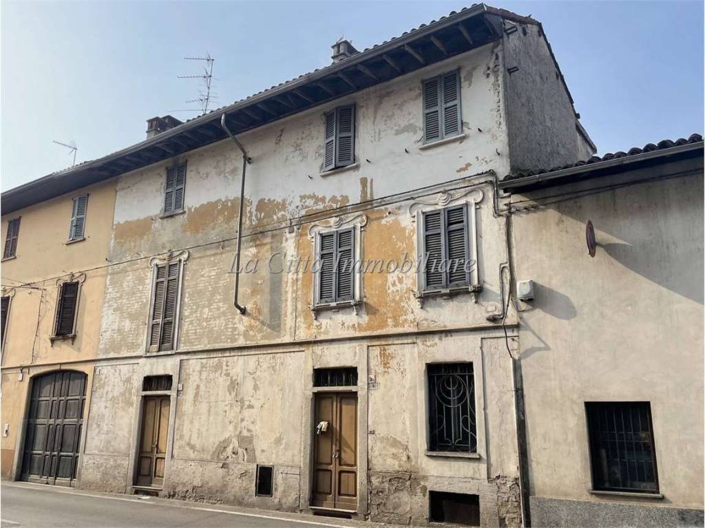 Casa Indipendente in vendita a Galliate via Trieste, 4 - 4A - 6