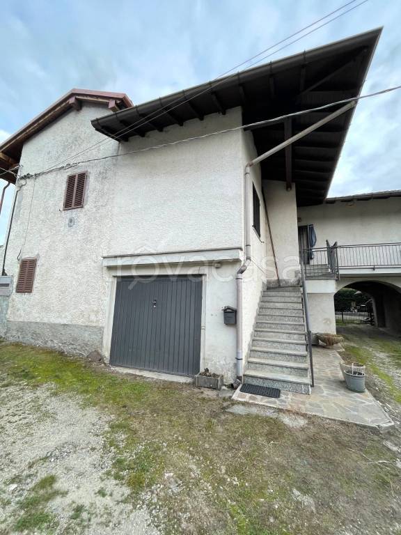 Casale in vendita a Castelletto sopra Ticino via Valloni