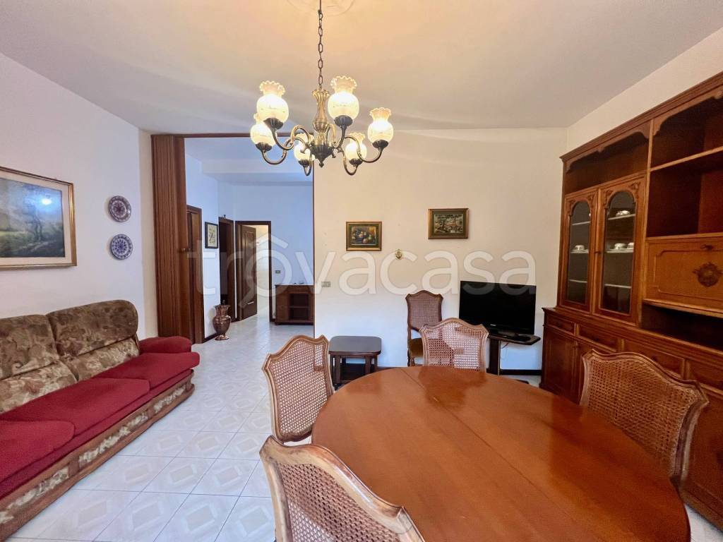 Appartamento in vendita a Milano viale Teodorico, 13