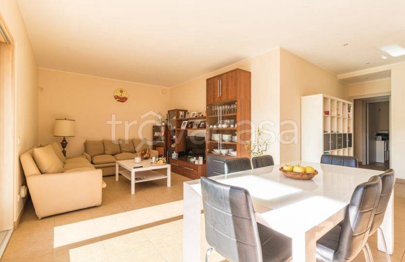 Appartamento in vendita a Carlazzo via Cezza