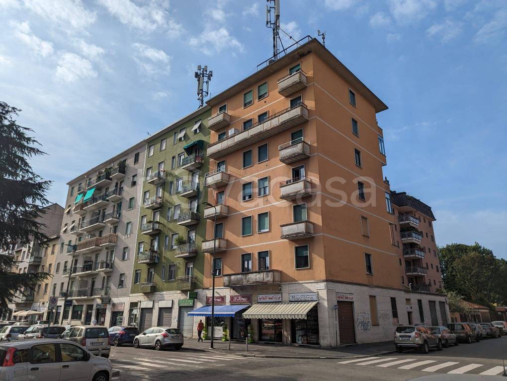 Appartamento in vendita a Milano via Angelo Inganni, 11