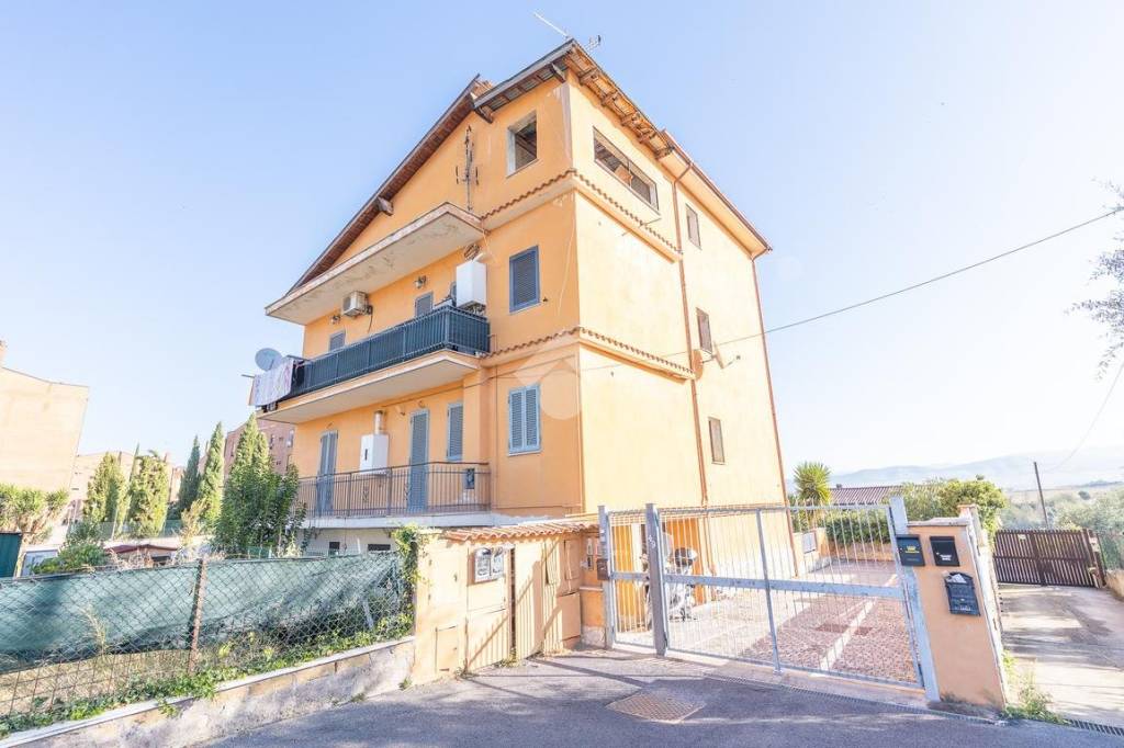 Appartamento in vendita a Roma via Massa di San Giuliano, 270