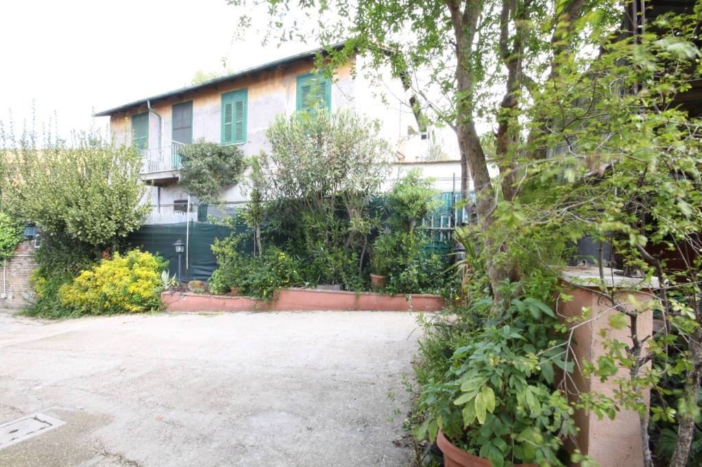 Appartamento in vendita a Roma via Labico, 92A