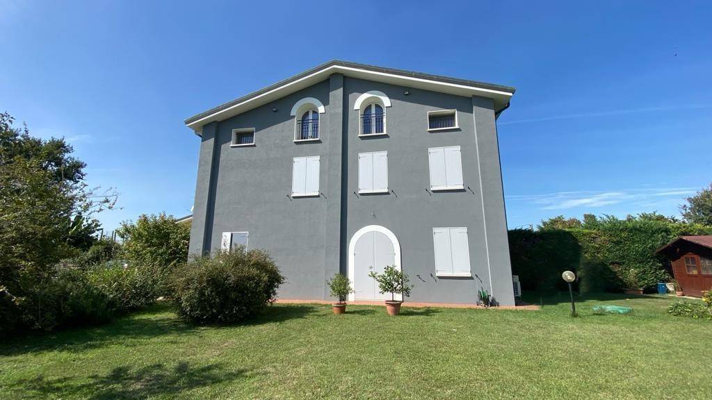 Villa Bifamiliare in vendita a Porto Mantovano strada Santa Maddalena, 7B