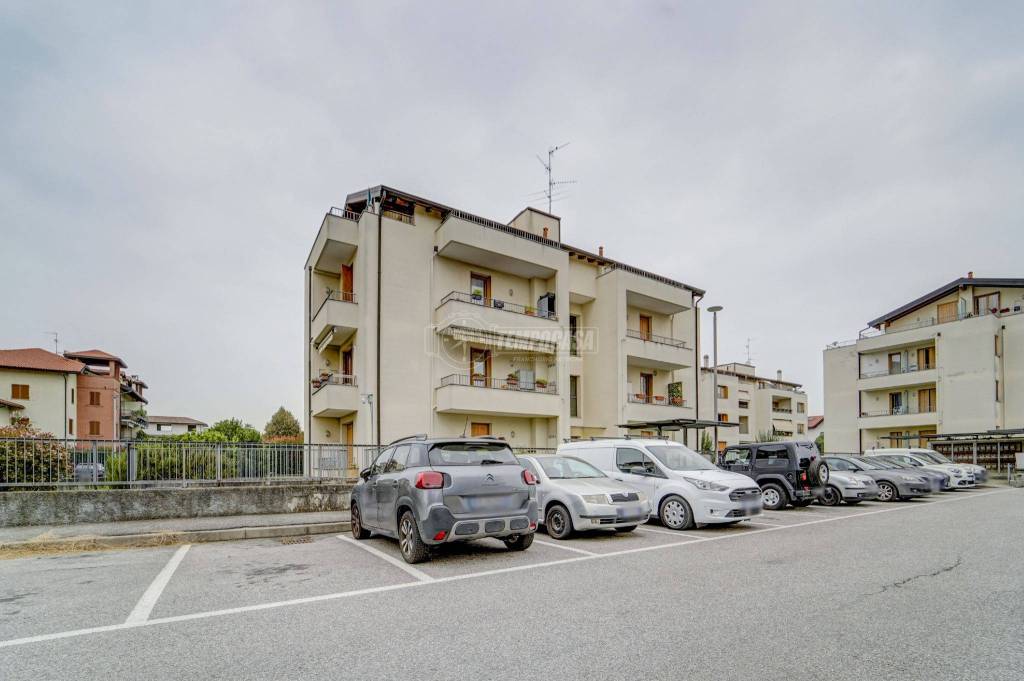Appartamento in vendita a Cardano al Campo via montecchio 14