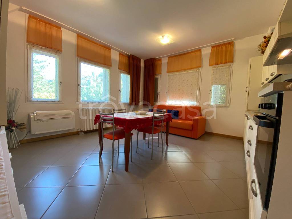 Appartamento in vendita ad Alto Reno Terme via Roma, 36