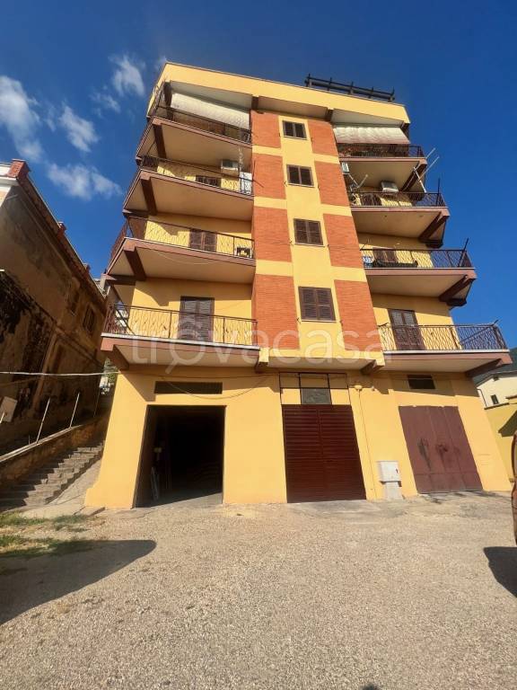 Appartamento in vendita a Palombara Sabina via degli Ulivi, 16