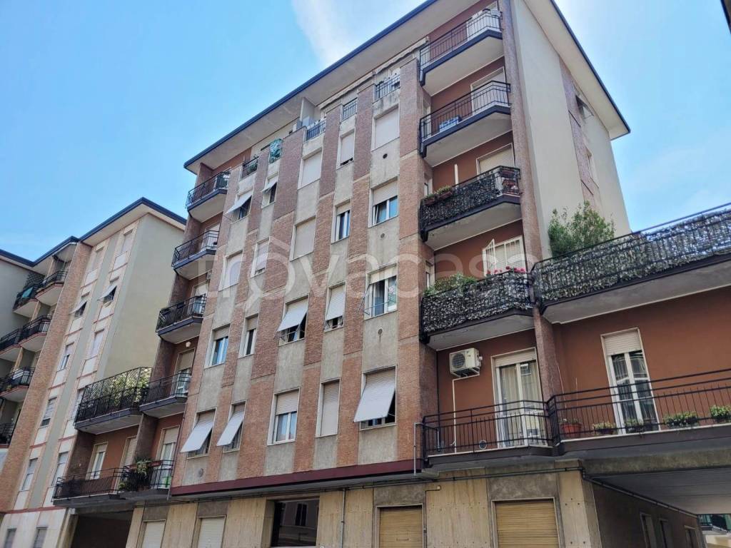 Appartamento in vendita a Legnano via Camillo Benso di Cavour, 21