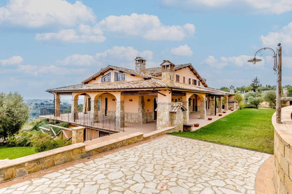 Villa Bifamiliare in vendita a Castelnuovo di Porto via Monte Soriano