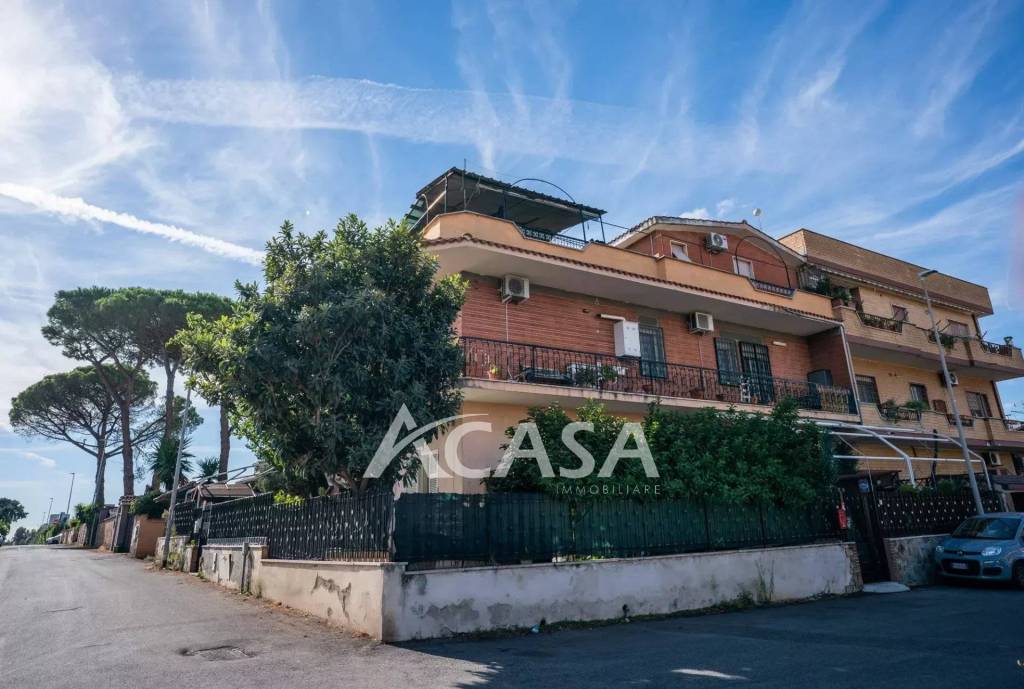Appartamento in vendita a Roma via Ispica