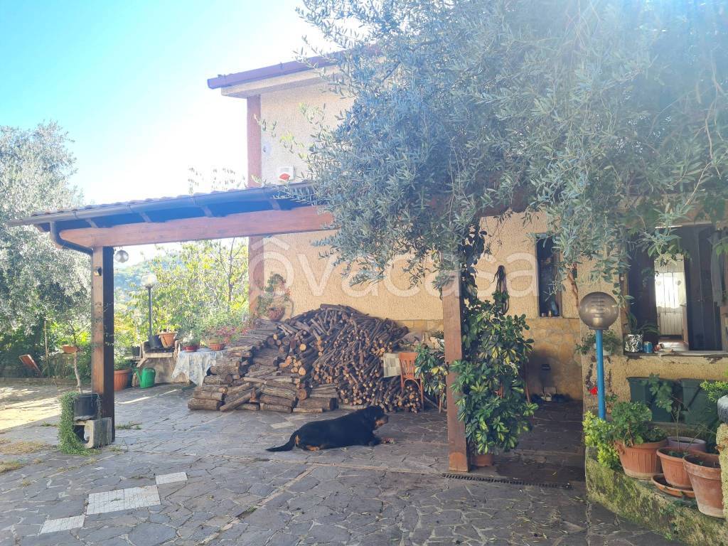 Villa in vendita a Fara in Sabina via Siccardo Abbate