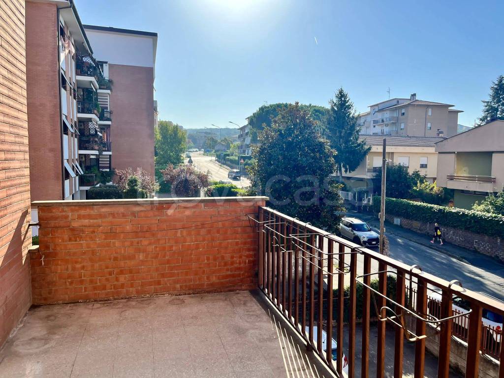 Appartamento in vendita a Viterbo via Monti Cimini