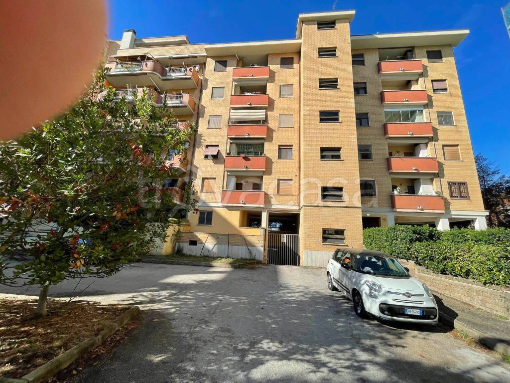 Appartamento in vendita a Pomezia via Pietro Nenni