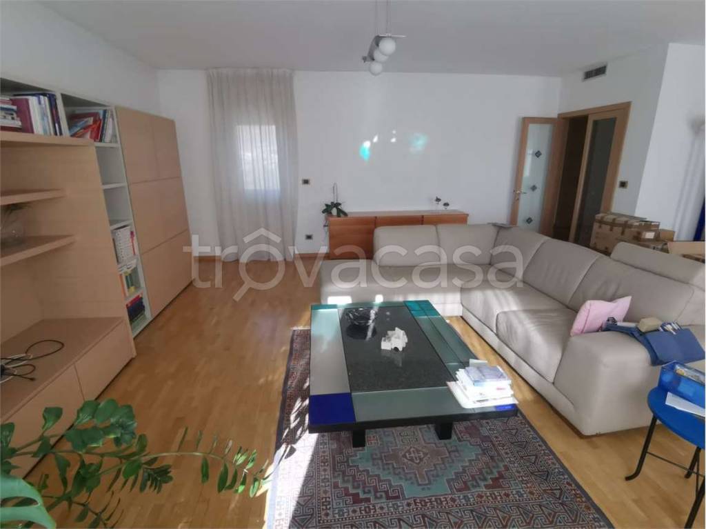 Appartamento in vendita a Bolzano via Novacella