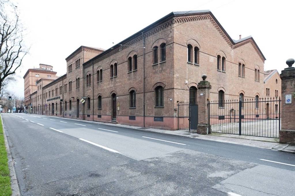 Negozio in vendita a Bologna viale Silvani
