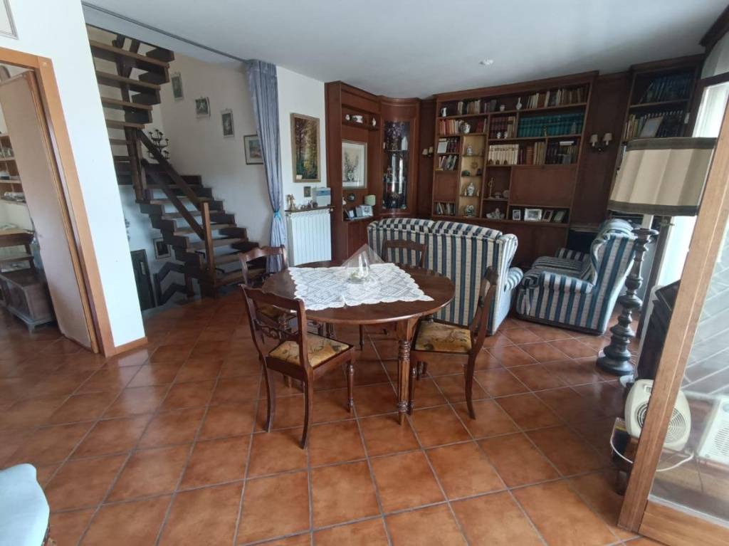Villa a Schiera in vendita a Santa Marinella via Giulio Cesare, 4