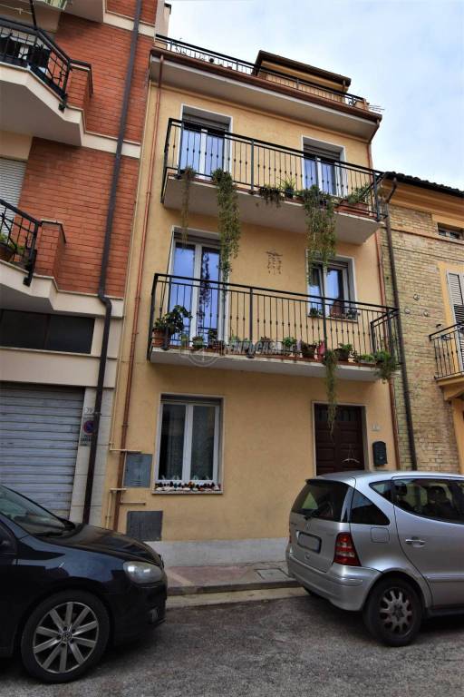 Casa Indipendente in vendita a Porto San Giorgio via Guglielmo Marconi 37