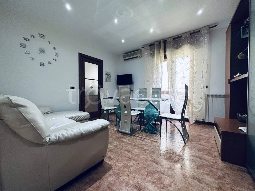 Appartamento in vendita a Taranto via leonida,