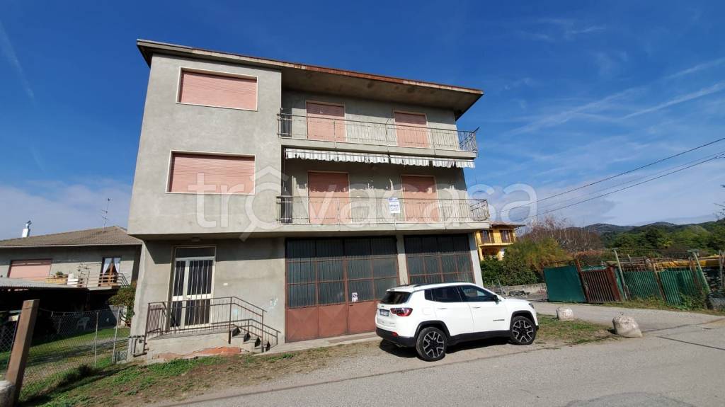 Casa Indipendente in vendita a Prato Sesia via dei Partigiani, 47/a