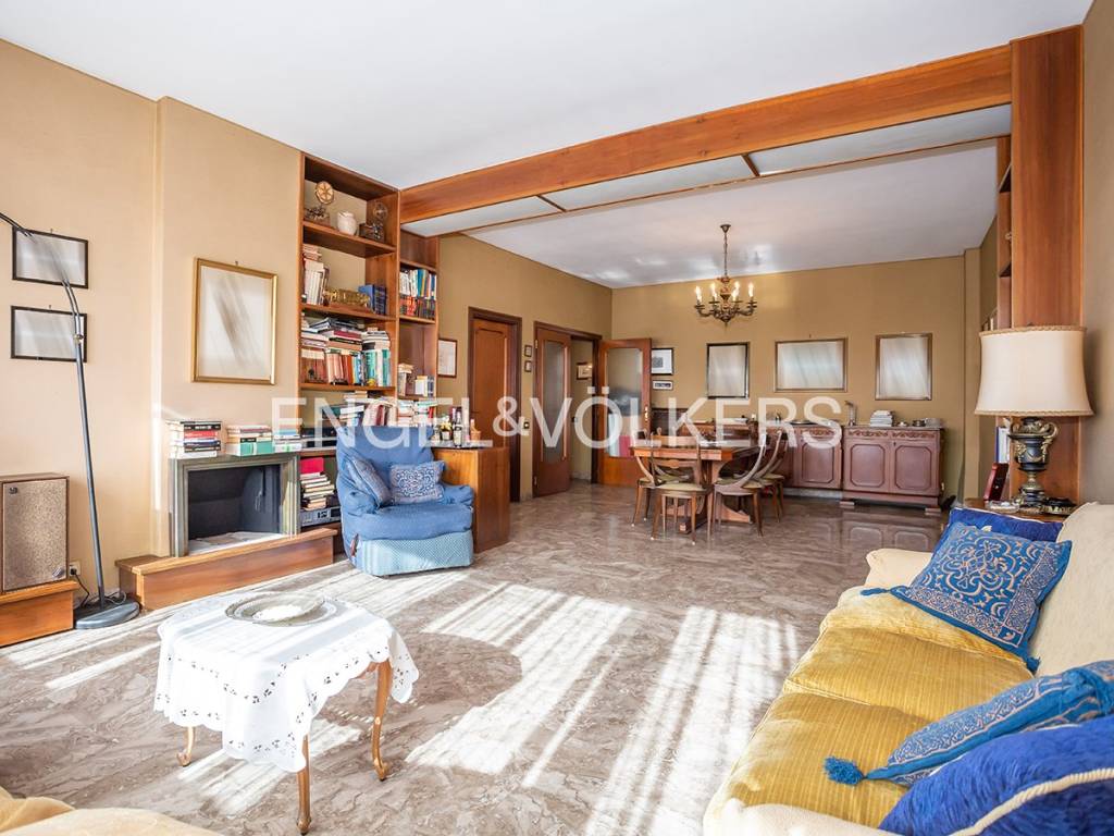 Appartamento in vendita a Roma via Benedetto Croce