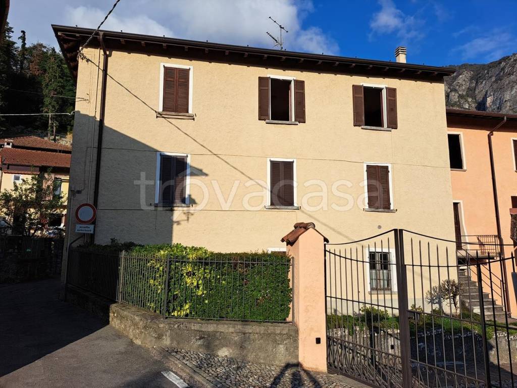 Appartamento in vendita a Griante via Stretta
