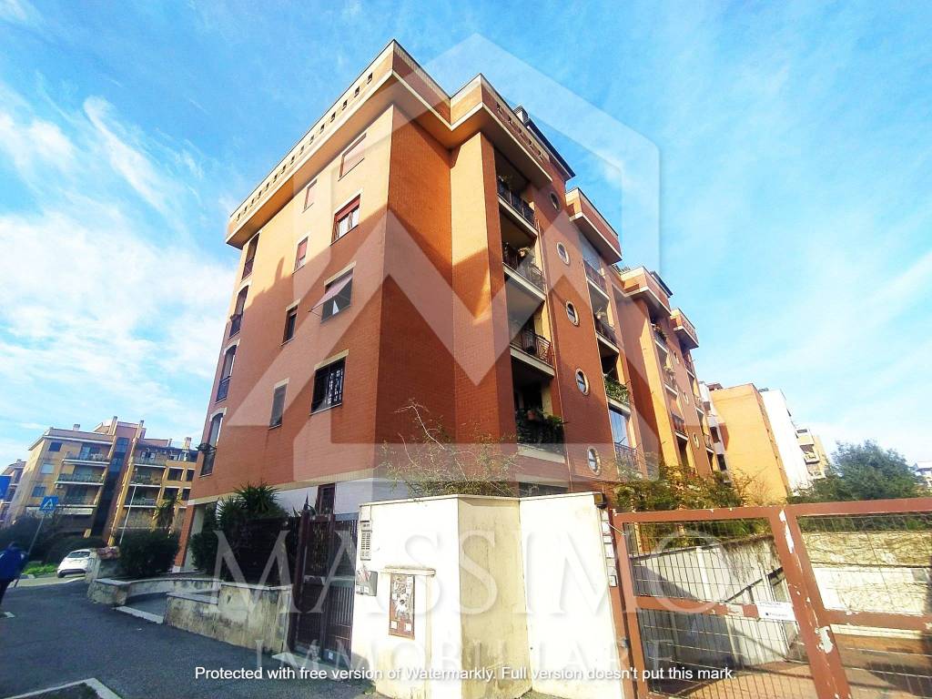 Appartamento in vendita a Roma via Enzo Benedetto