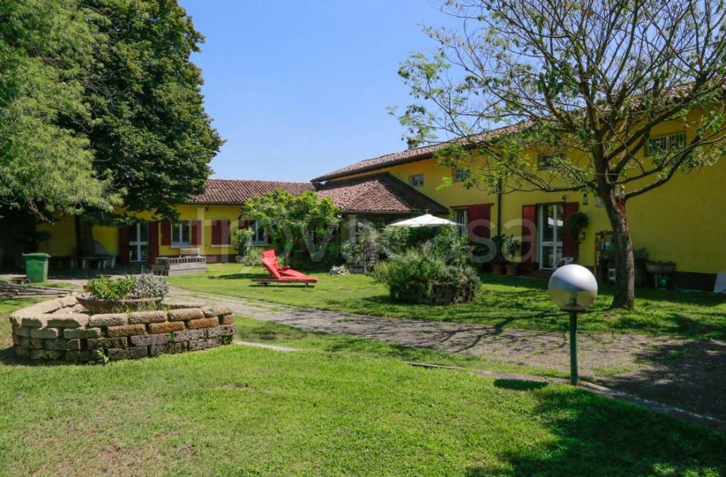 Villa in vendita a Lardirago