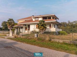 Villa in vendita a fontaneto d'agogna via giovanni falcone