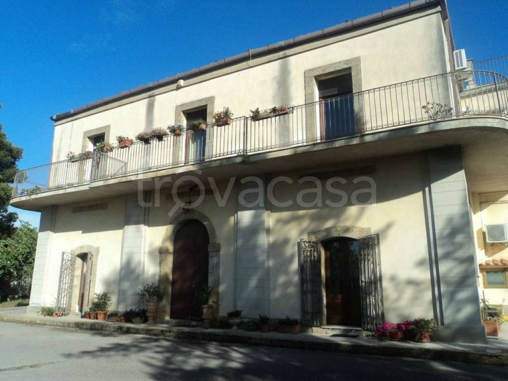 Villa in vendita a Caltagirone via Luigi Pirandello