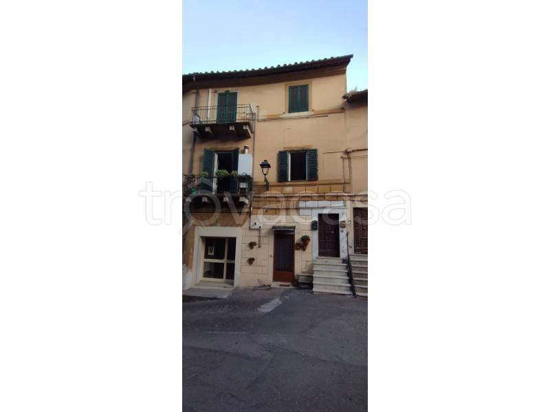 Appartamento in vendita a Bassano Romano via Roma
