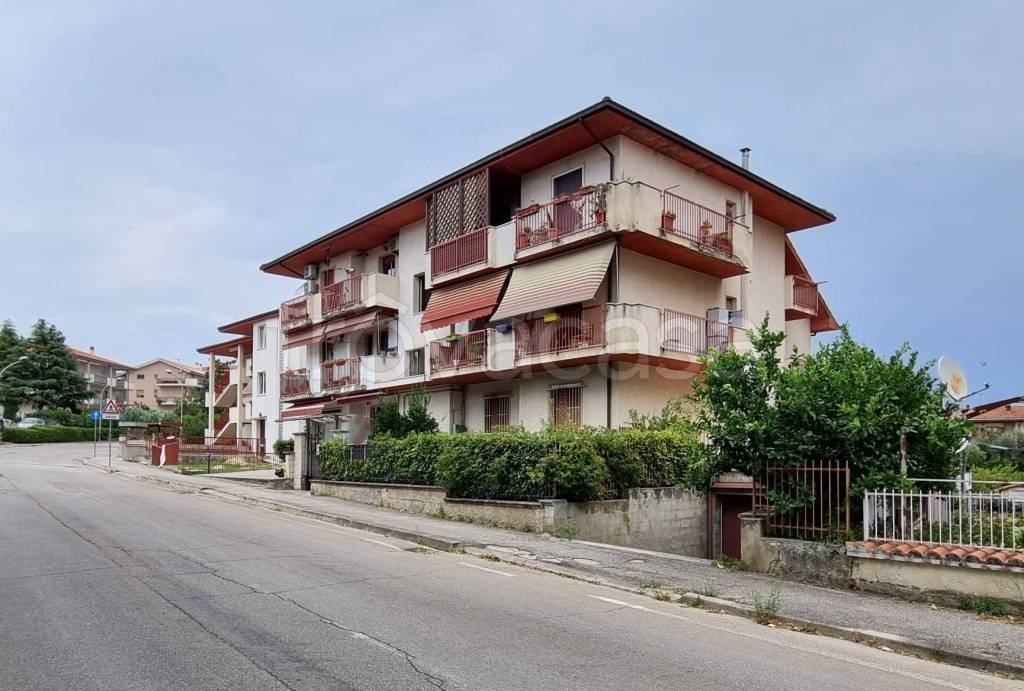 Appartamento in vendita a Loreto Aprutino contrada Paterno, 49