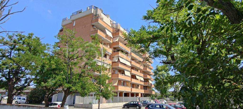 Appartamento in vendita a Roma via Campo Farnia, 83