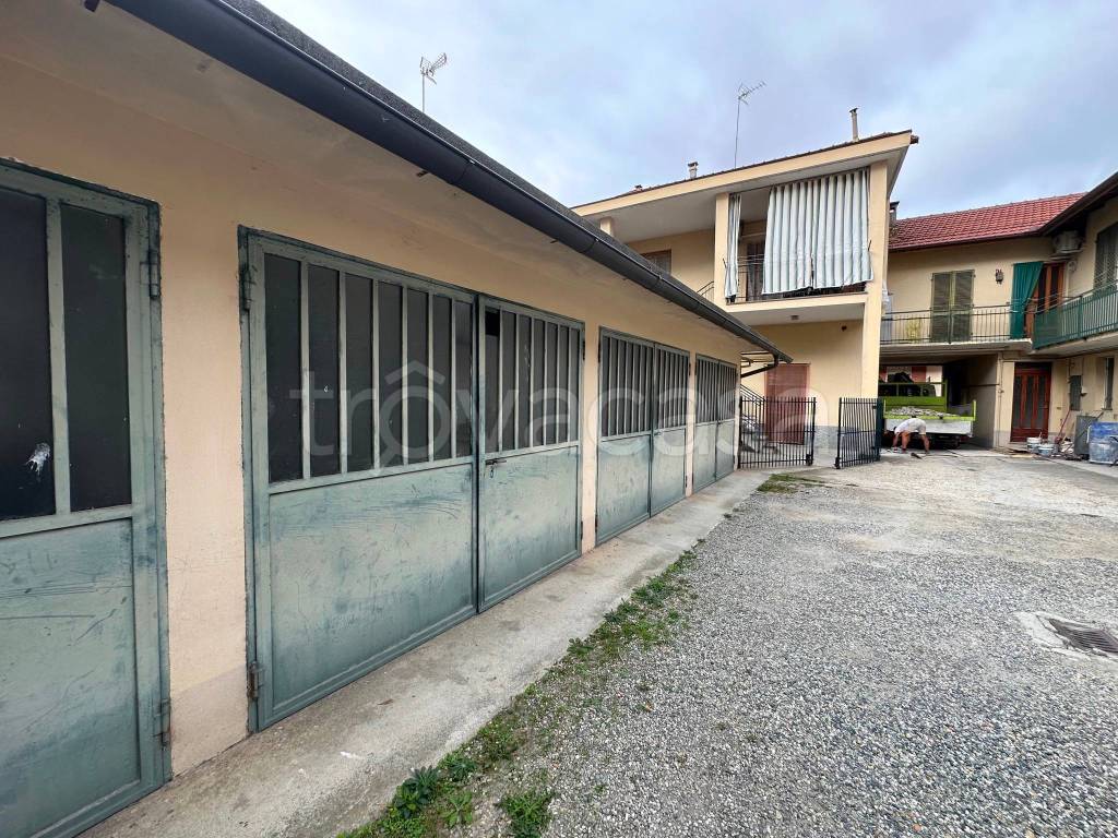 Garage in affitto a Vinovo via Giuseppe Cottolengo