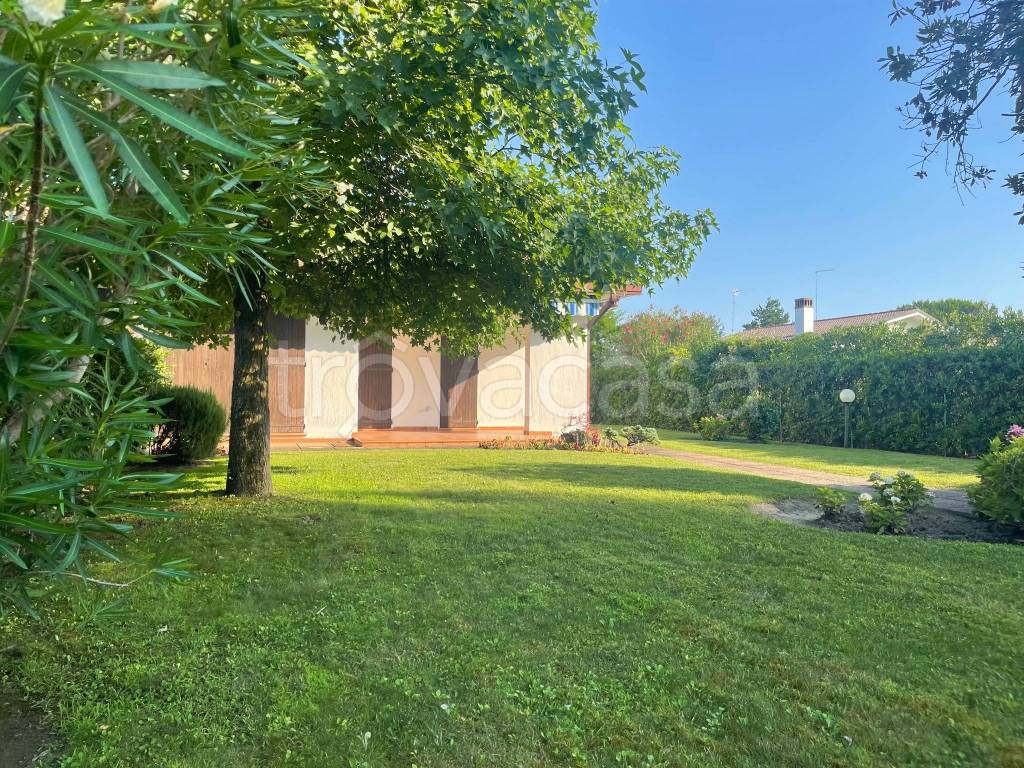 Villa Bifamiliare in vendita a Rosolina via Quinta Est