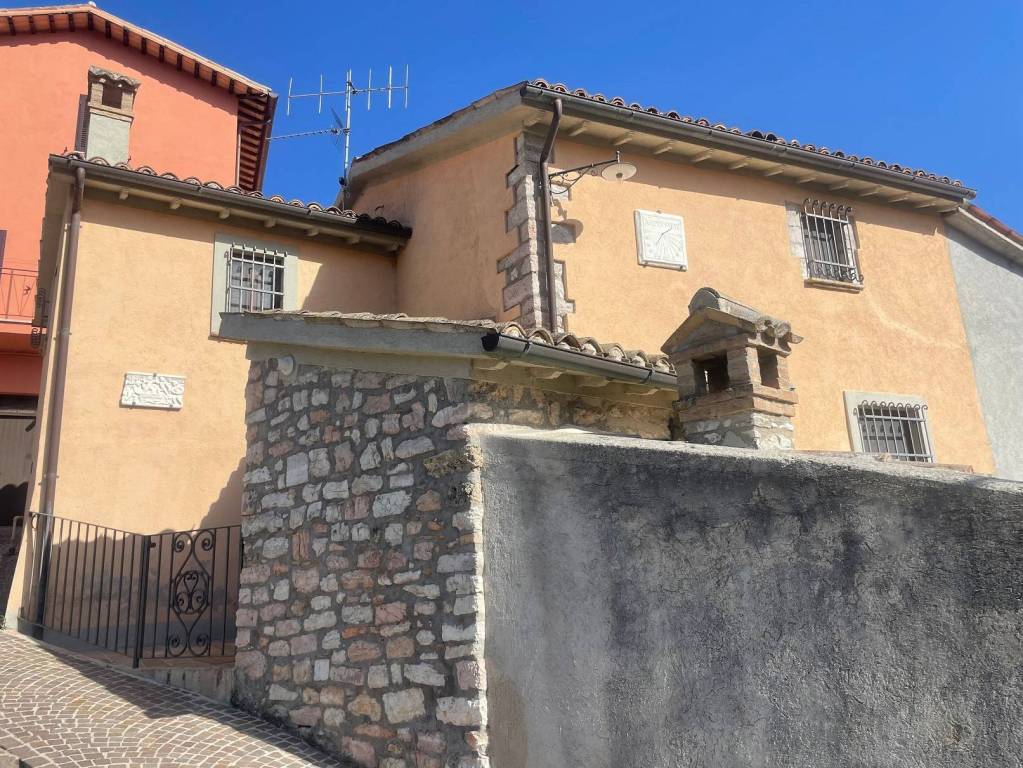 Villa in vendita a Cerreto di Spoleto via Padre Pietro Pirri, 19
