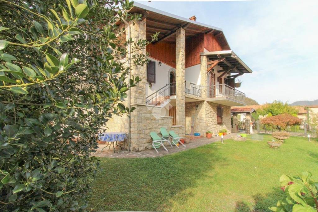 Villa in vendita a Vestone via Mocenigo