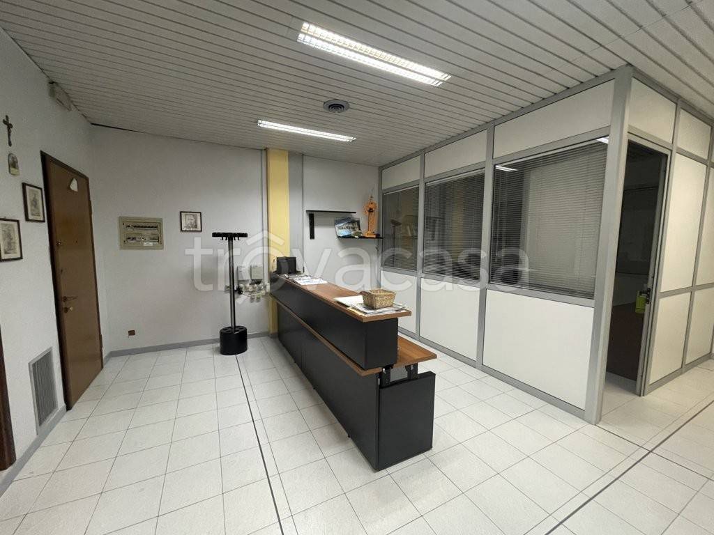 Ufficio in vendita a Rozzano viale Toscana, 30