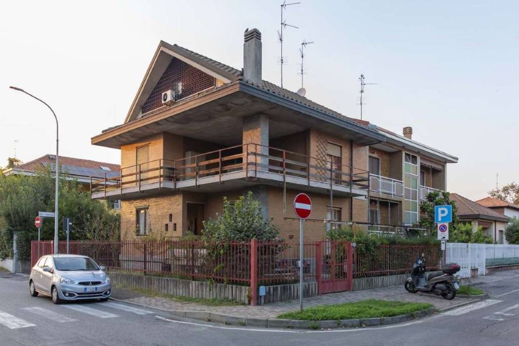 Villa in vendita ad Arese via Monte Grappa 8