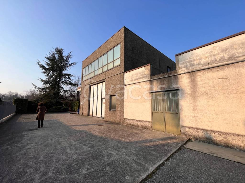 Capannone Industriale in vendita ad Albano Sant'Alessandro via Tonale, 30