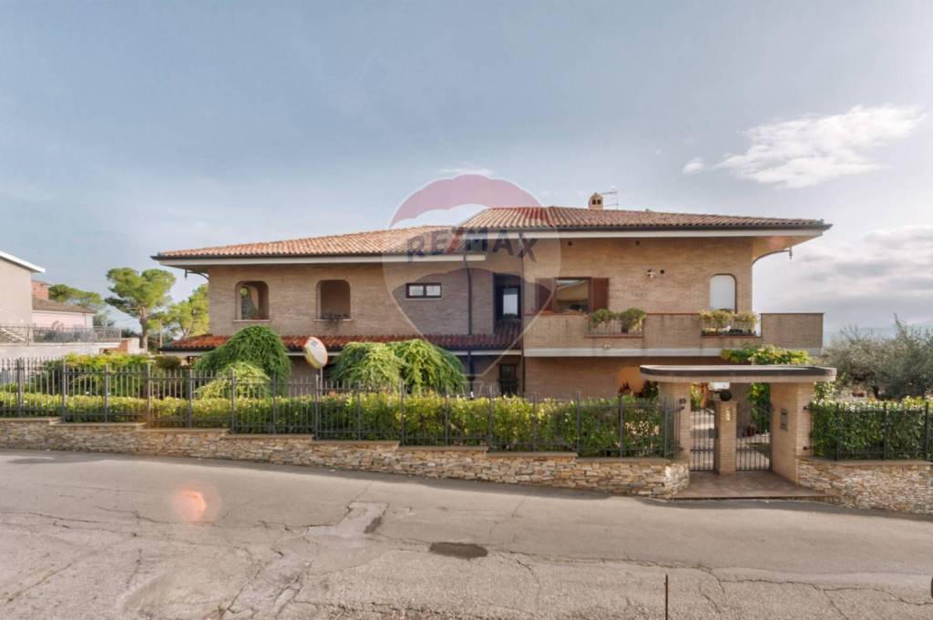 Villa in vendita a Penne via Giovanni De Caesaris, 3
