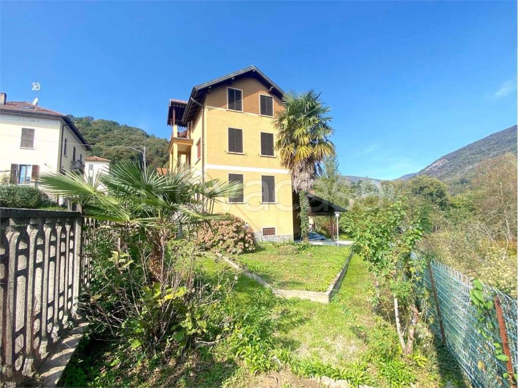 Villa in vendita a Dumenza via liberta, 5