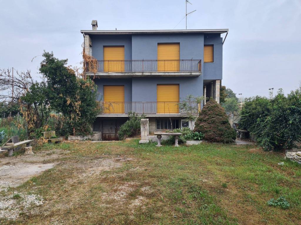 Villa Bifamiliare in vendita a Casei Gerola via Vittorio Veneto, 9