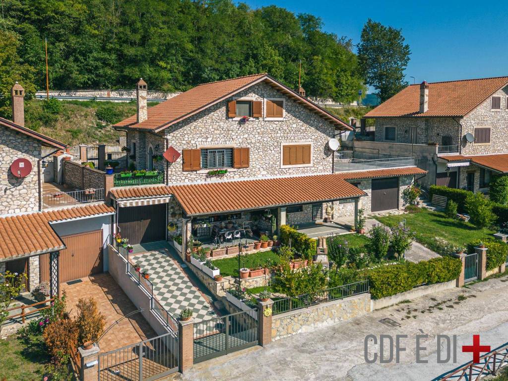 Villa a Schiera in vendita a Orvinio strada Statale Licinese