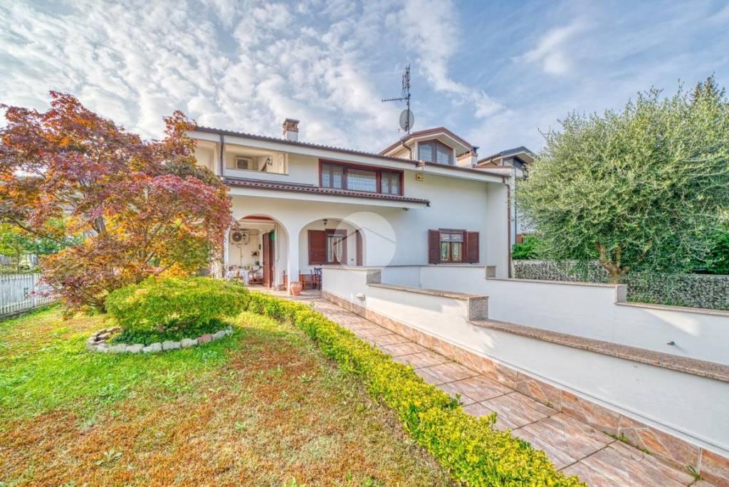 Villa Bifamiliare in vendita ad Avigliana via Chiattera, 56