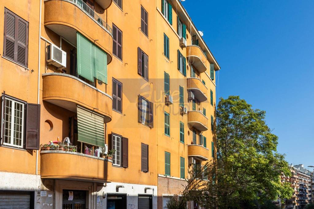 Appartamento in vendita a Roma via Camilla