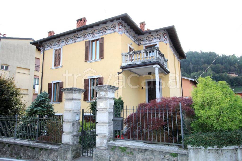 Appartamento in vendita a Clusone via Sant'Alessandro