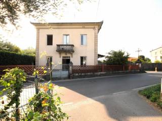 Villa in vendita a capannori via e. montale,, 42