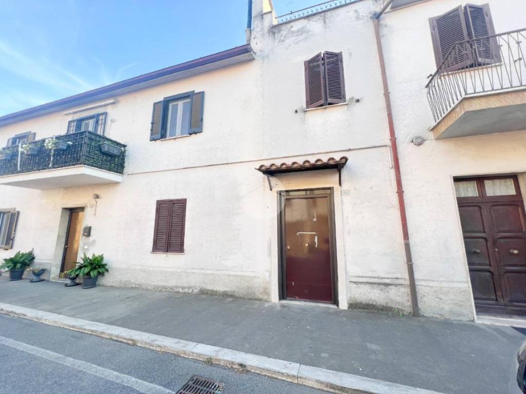 Appartamento in vendita a Castel Sant'Elia via Cascine, 44