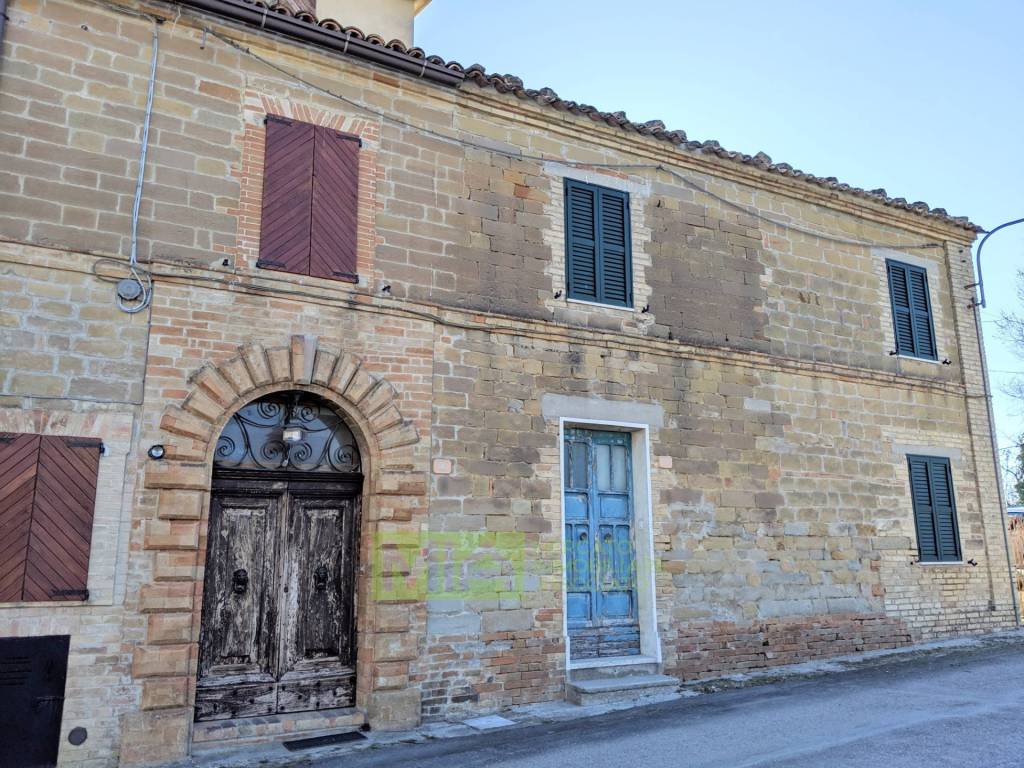 Casa Indipendente in vendita a Monte San Martino contrada San Venanzo, 8